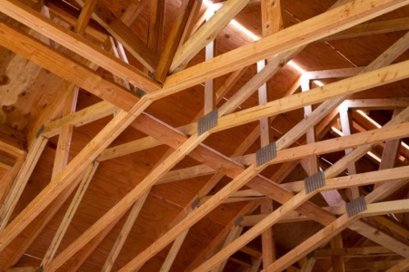 Quand et pourquoi r&eacute;nover votre charpente &agrave; Jassans-Riottier ?